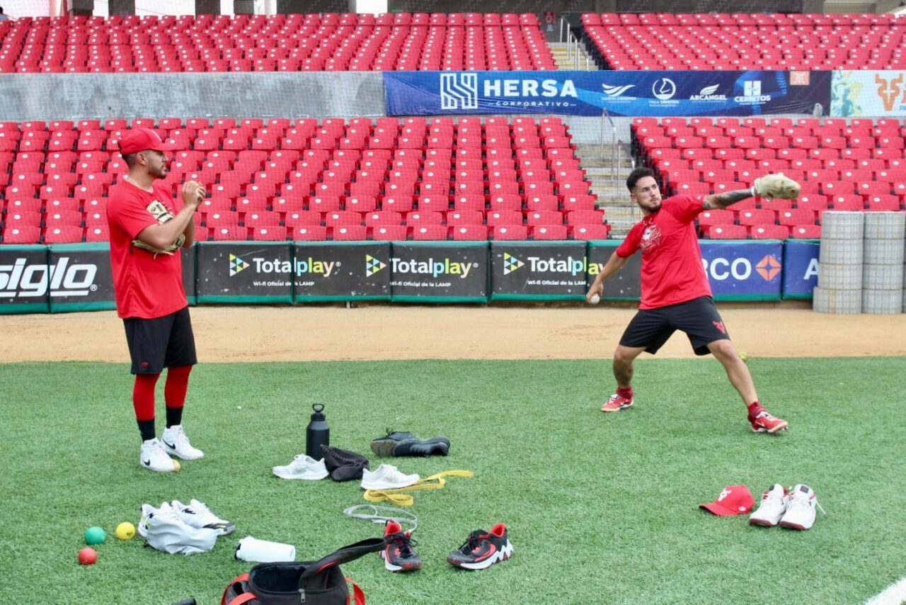 V Ctor Morales Y Rick Casillas Fortalecen El Bullpen De Venados De