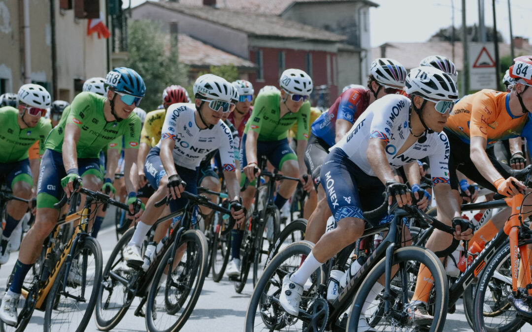 Ciclistas mexicanos tiene intensa actividad en Europa, portando el jersey de A.R Monex Pro Cycling Team