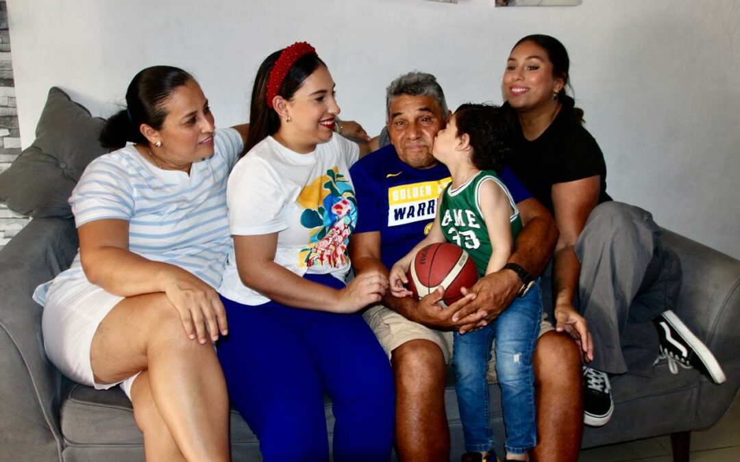José Manuel Bustamante comparte su pasión por el baloncesto con su familia