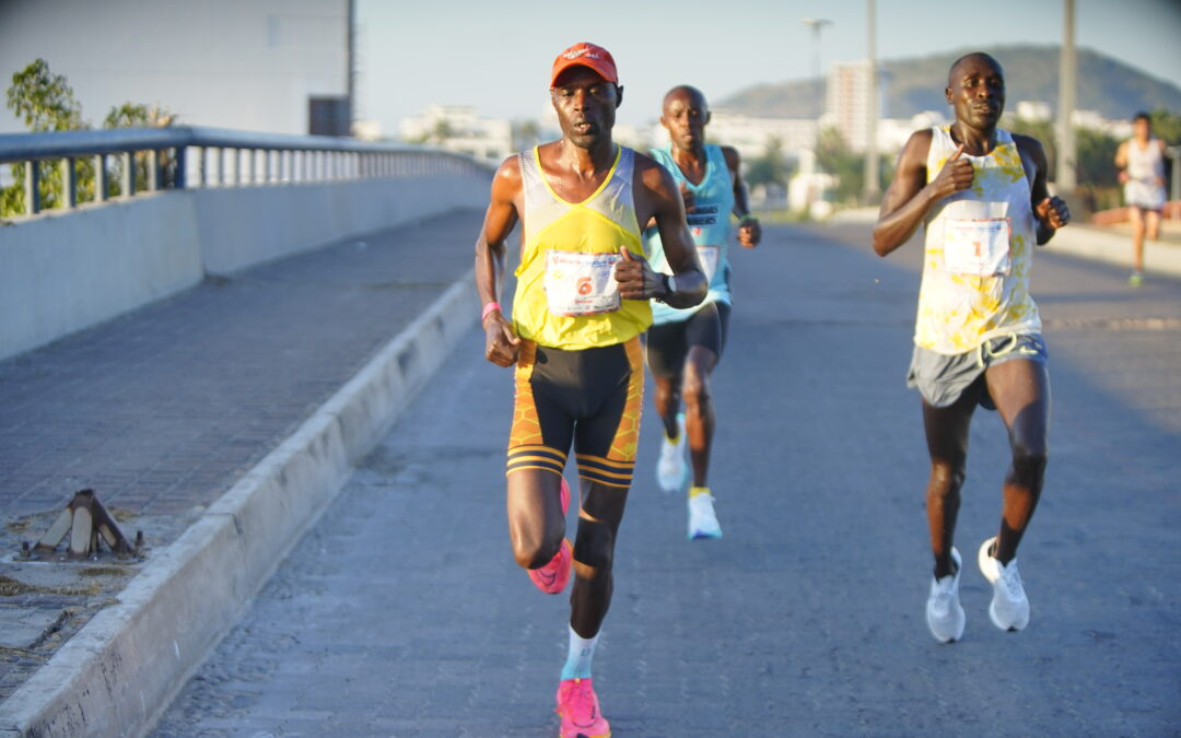 Kenianos se proclaman monarcas en Mazatlán al imponerse en los 42 Kilómetros del Gran Maratón Chevron 2024